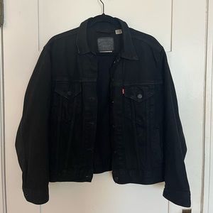 Black jean Levi’s medium jacket